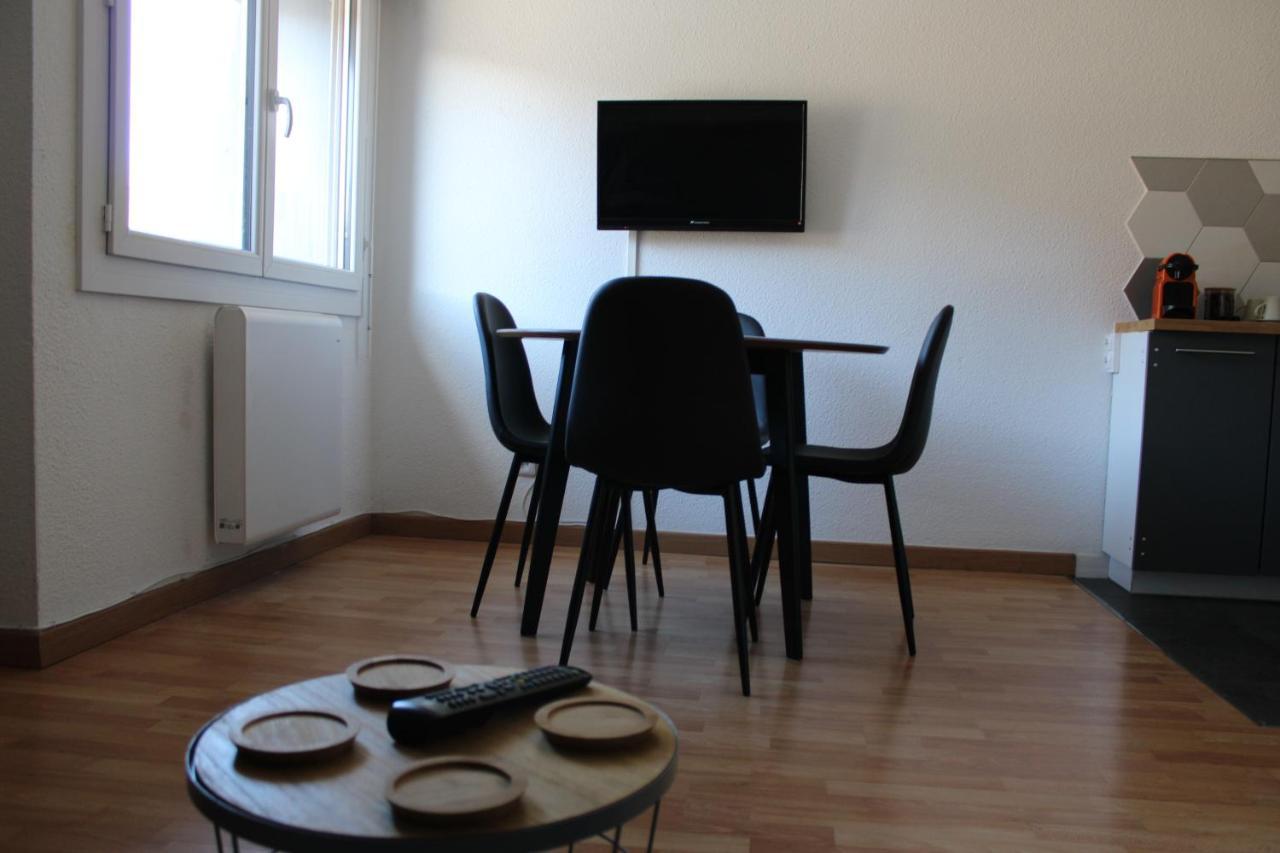 Studio Isard, Wifi Et Parking Gratuit, Navette Gratuite Au Pied De La Residence, Possibilite Forfait Menage Et Location Linge De Lit Et Toilette, A 10 Minutes A Pied Du Centre Ville Font-Romeu-Odeillo-Via Luaran gambar