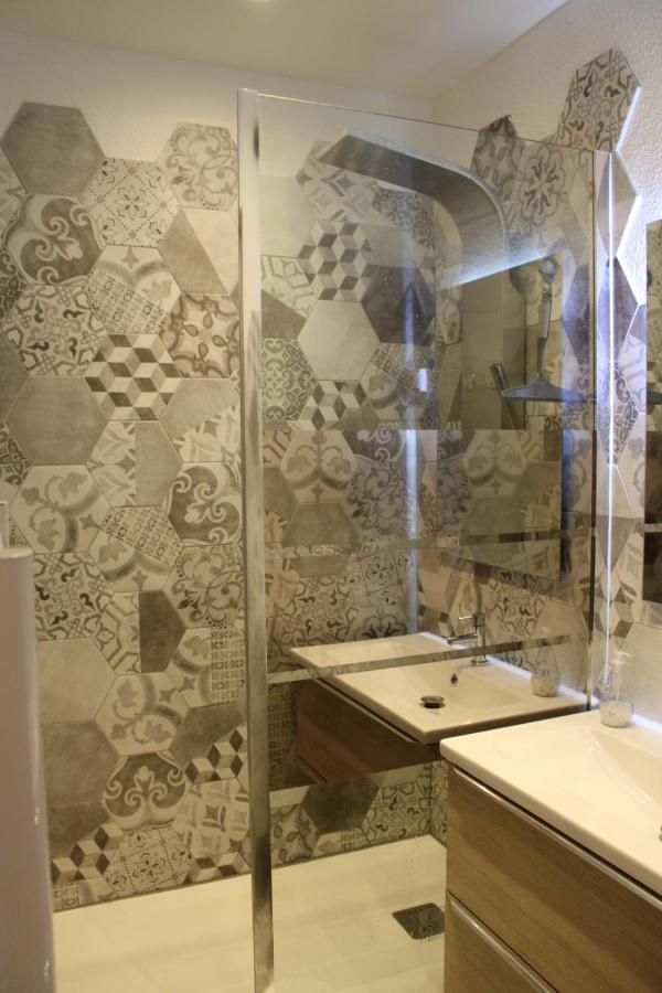 Studio Isard, Wifi Et Parking Gratuit, Navette Gratuite Au Pied De La Residence, Possibilite Forfait Menage Et Location Linge De Lit Et Toilette, A 10 Minutes A Pied Du Centre Ville Font-Romeu-Odeillo-Via Luaran gambar