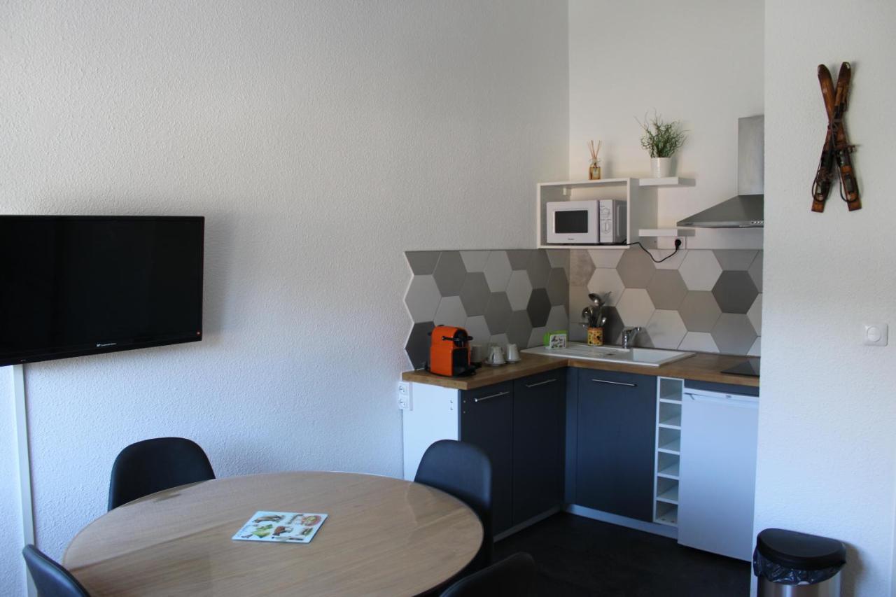 Studio Isard, Wifi Et Parking Gratuit, Navette Gratuite Au Pied De La Residence, Possibilite Forfait Menage Et Location Linge De Lit Et Toilette, A 10 Minutes A Pied Du Centre Ville Font-Romeu-Odeillo-Via Luaran gambar