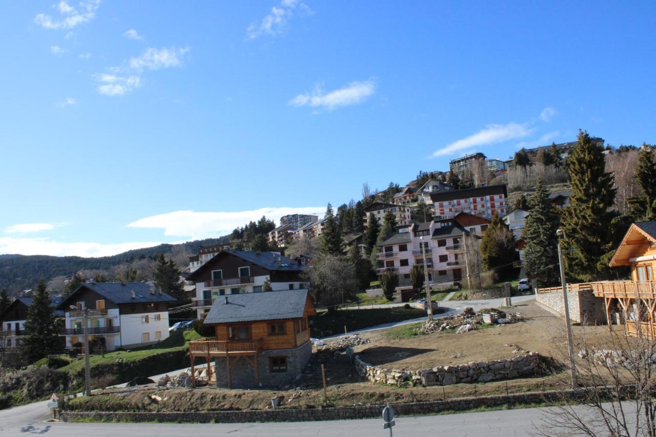 Studio Isard, Wifi Et Parking Gratuit, Navette Gratuite Au Pied De La Residence, Possibilite Forfait Menage Et Location Linge De Lit Et Toilette, A 10 Minutes A Pied Du Centre Ville Font-Romeu-Odeillo-Via Luaran gambar
