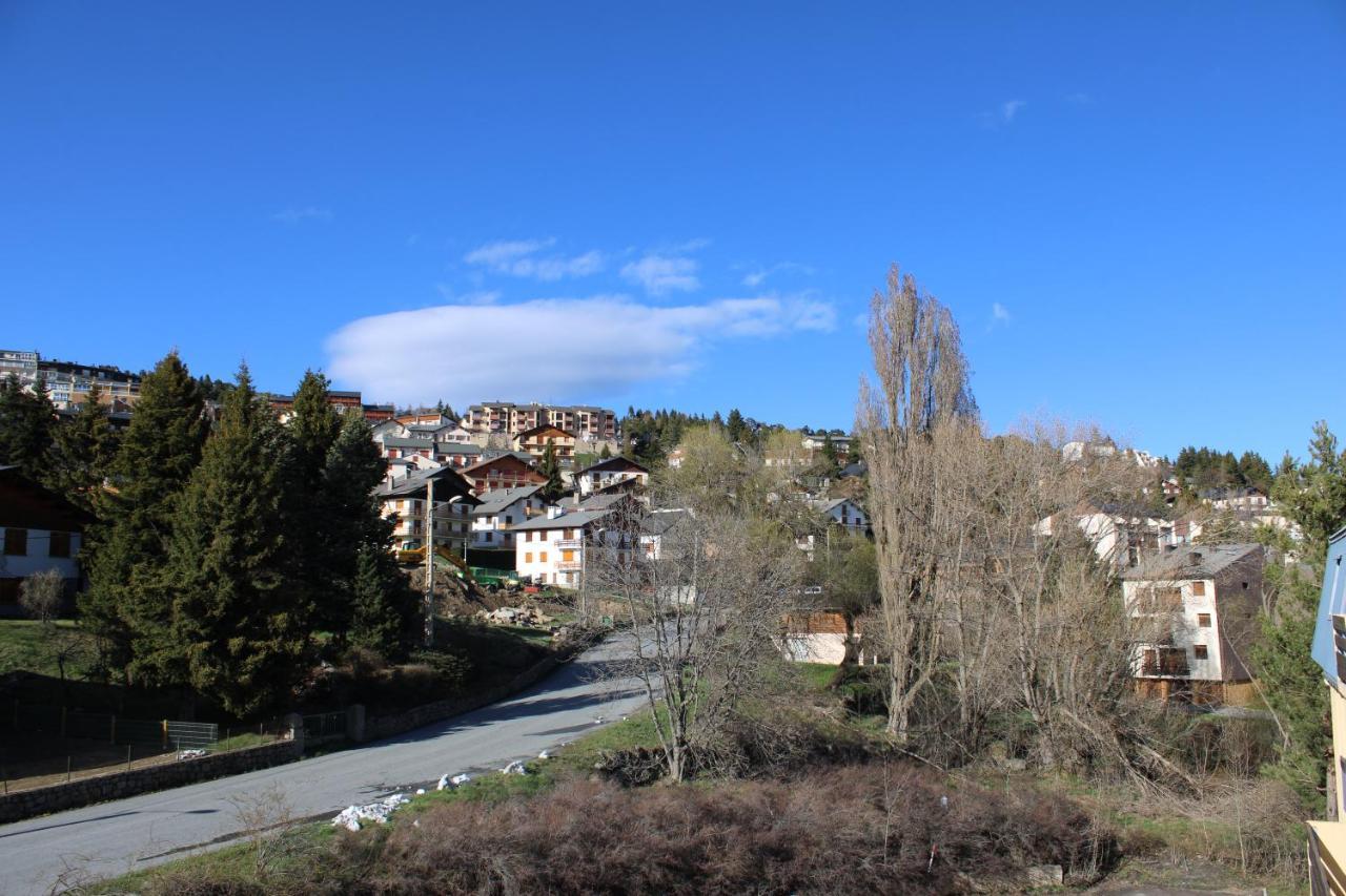 Studio Isard, Wifi Et Parking Gratuit, Navette Gratuite Au Pied De La Residence, Possibilite Forfait Menage Et Location Linge De Lit Et Toilette, A 10 Minutes A Pied Du Centre Ville Font-Romeu-Odeillo-Via Luaran gambar