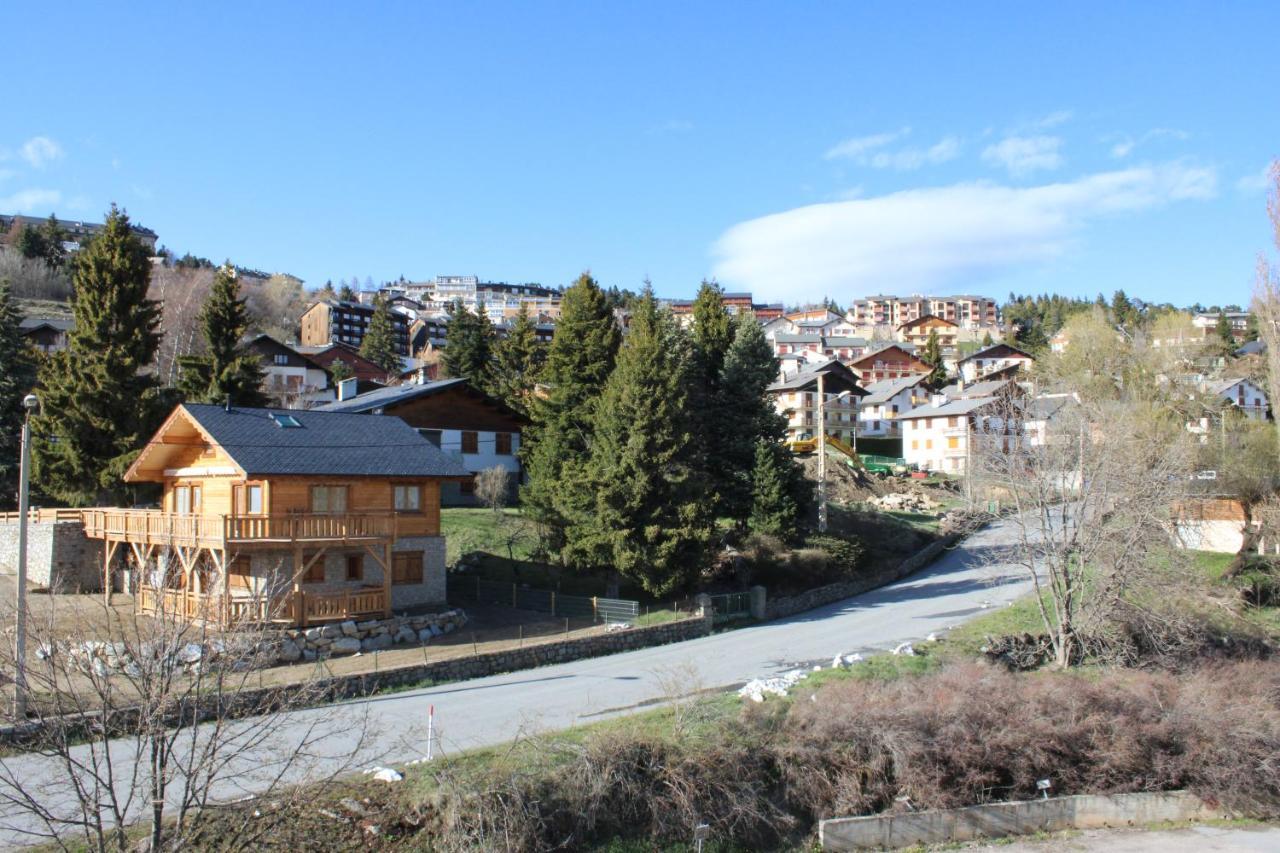 Studio Isard, Wifi Et Parking Gratuit, Navette Gratuite Au Pied De La Residence, Possibilite Forfait Menage Et Location Linge De Lit Et Toilette, A 10 Minutes A Pied Du Centre Ville Font-Romeu-Odeillo-Via Luaran gambar
